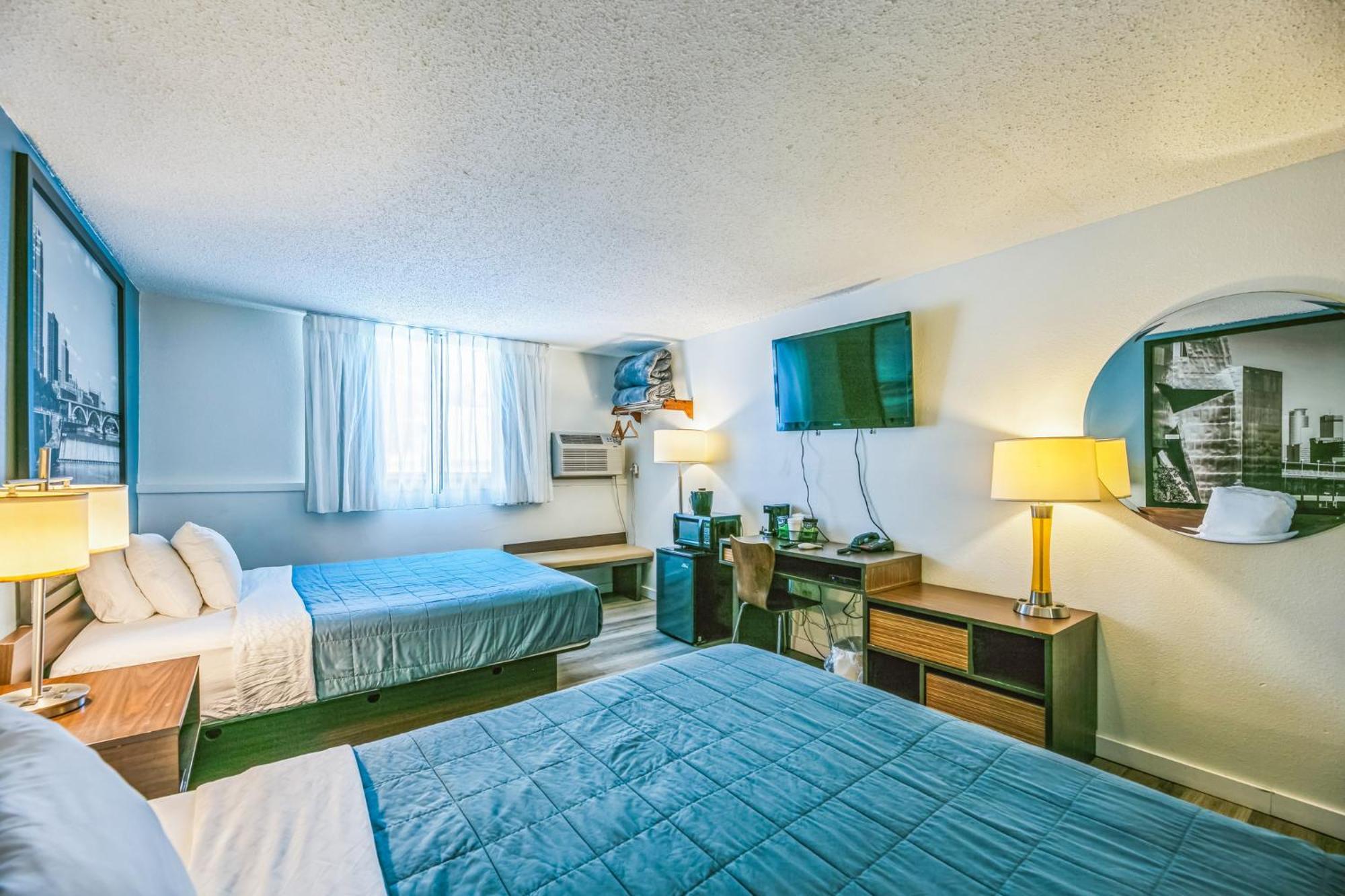 Hotel 8 Fergus Falls Exterior photo