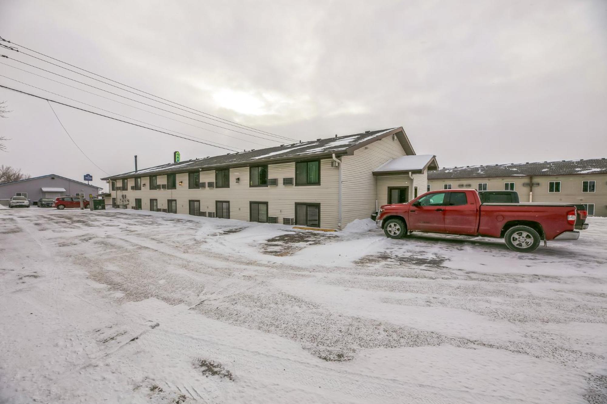 Hotel 8 Fergus Falls Exterior photo